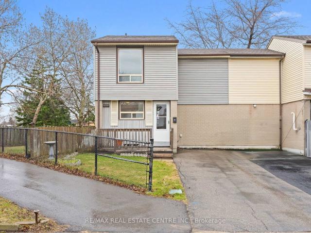 Townhouse for sale in Woburn, Ontario