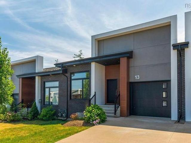 House for sale in Brookline Park, Bedford