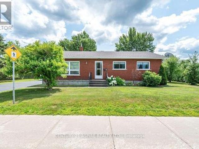 House for sale in Renfrew, Ontario