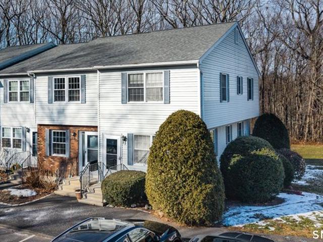 Townhouse for sale in Plymouth, Connecticut