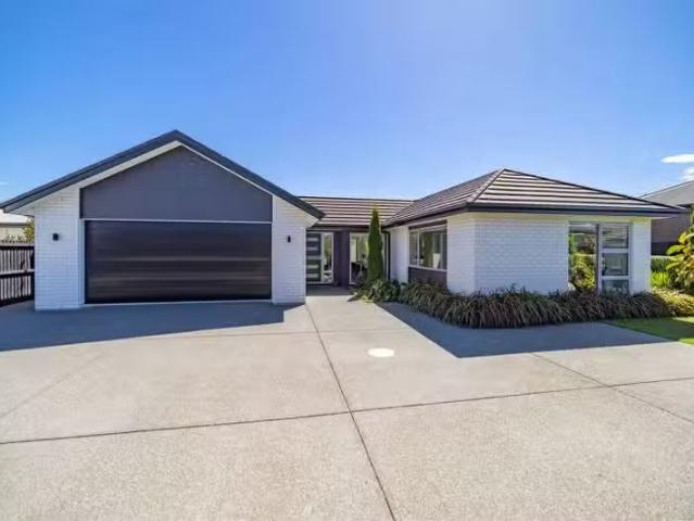 House for sale in Chaslands, Canterbury