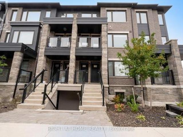 Townhouse for rent in Barrie, Central Ontario