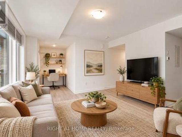Townhouse for sale in Barrie, Central Ontario
