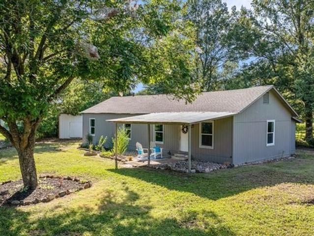 House for sale in Hooks, Texas
