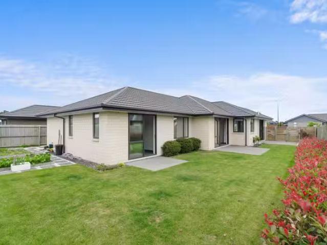 House for sale in Chaslands, Canterbury