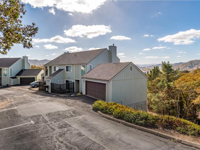 Condo for sale in Roseburg, Douglas County