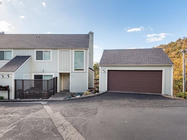 Condo for sale in Roseburg, Douglas County