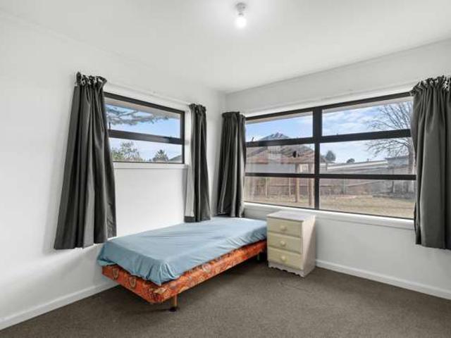 House for sale in Chaslands, Canterbury