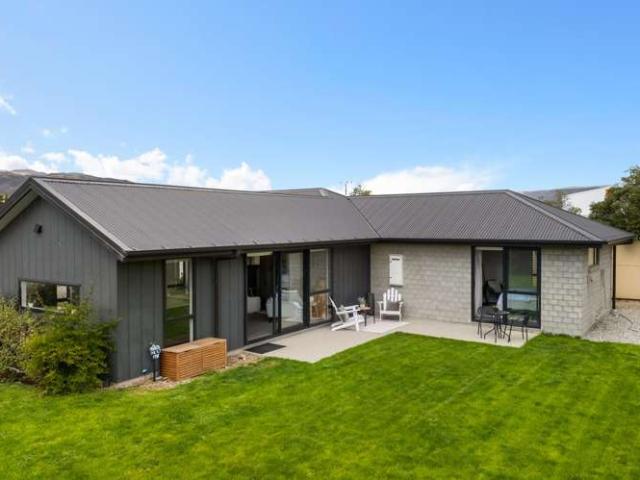 House for sale in Otakou