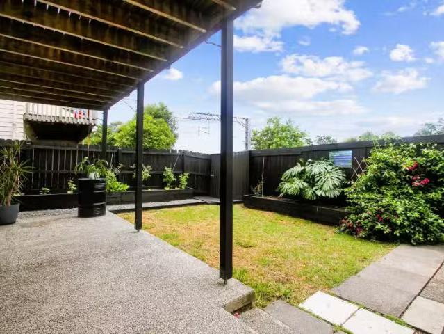 House for sale in Oratia