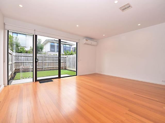 Townhouse for rent in Somerfield Estate, Melbourne
