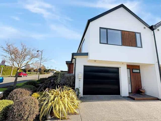 House for rent in Chaslands, Canterbury