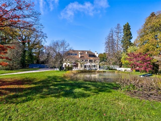 Zweifamilienhaus kaufen in Grens, Waadt