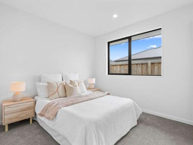 House for sale in Chaslands, Canterbury
