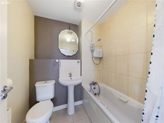 Semi Detached House for sale in Ballyleague