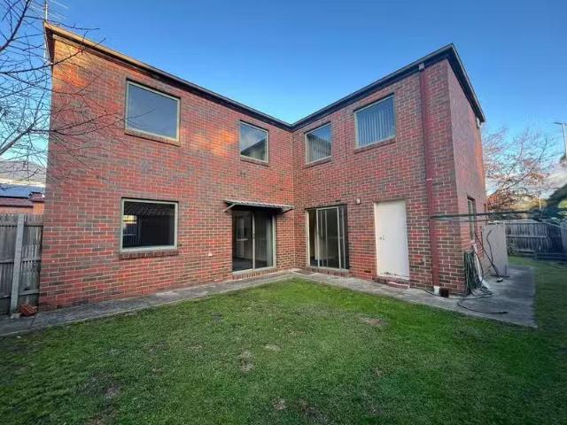 Condo for rent in Box Hill