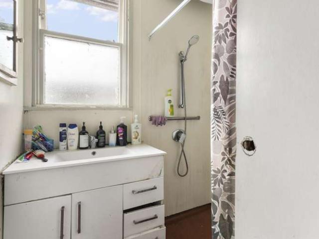 House for sale in Point England