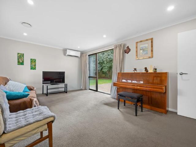 House for rent in Point England, Oroua County