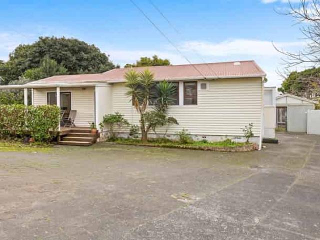 House for rent in Point England, Oroua County