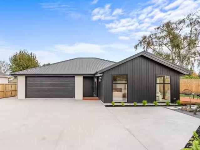 House for sale in Chaslands, Canterbury