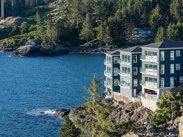 Condo for sale in British Columbia