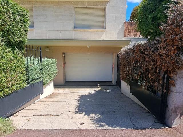 Garage vente à Saint-Germain-en-Laye, Saint-germain-en-laye