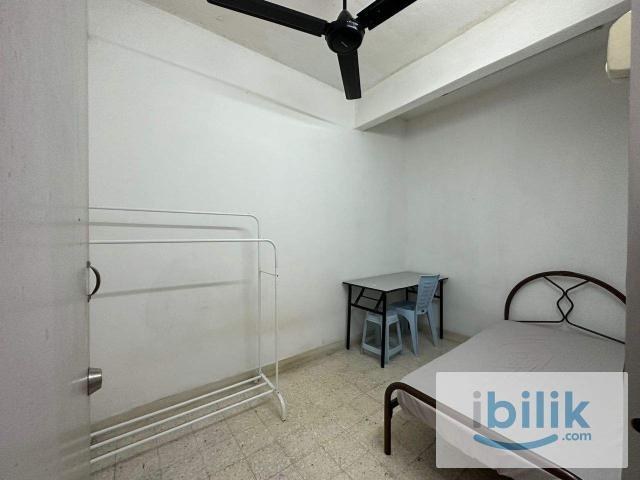 Room for rent in Taman Bukit Desa, Kuala Lumpur
