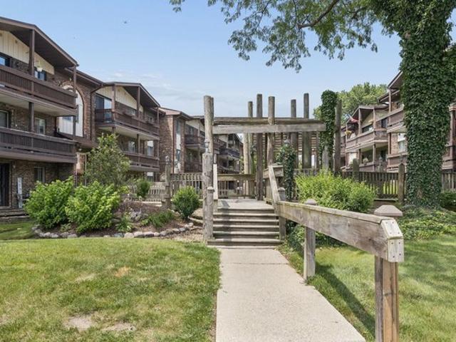Condo for sale in Crestwood, Illinois