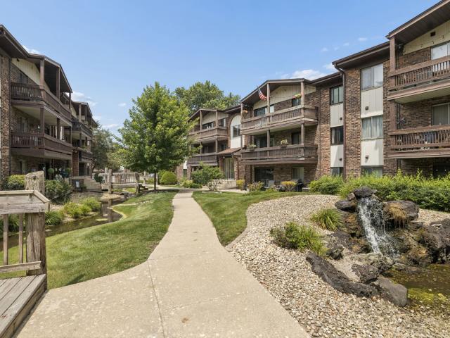 Condo for sale in Crestwood, Illinois
