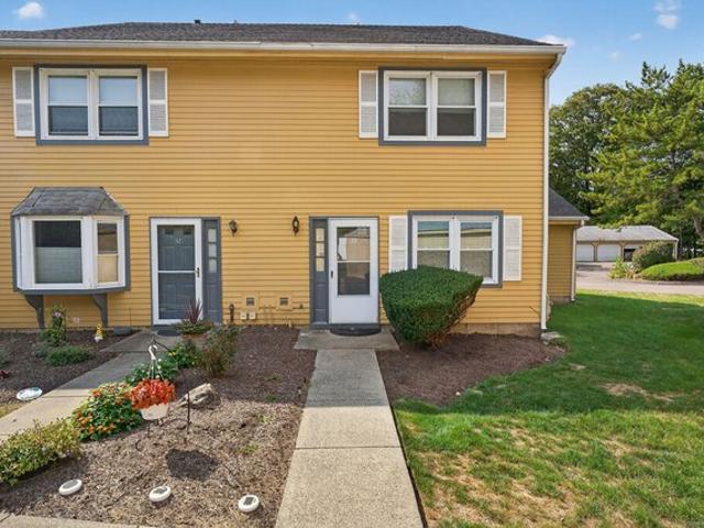 Townhouse for sale in North Haven, Connecticut