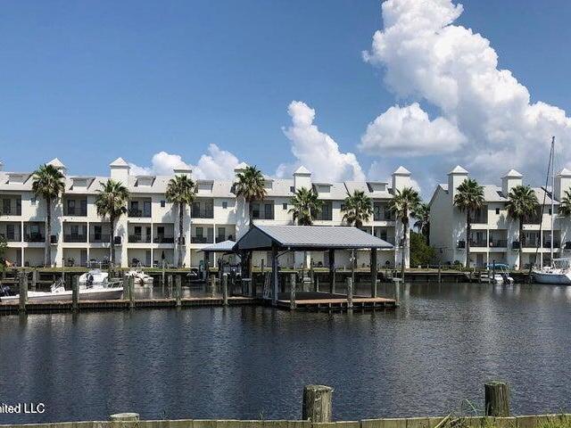 Townhouse for sale in Gulfport, Mississippi