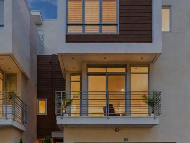 House for sale in Los Angeles, Los Angeles County