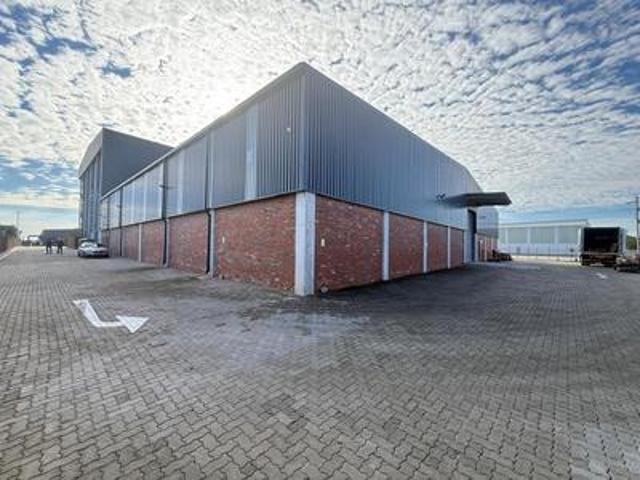 Commercial for rent in Beachview, Eastern Cape