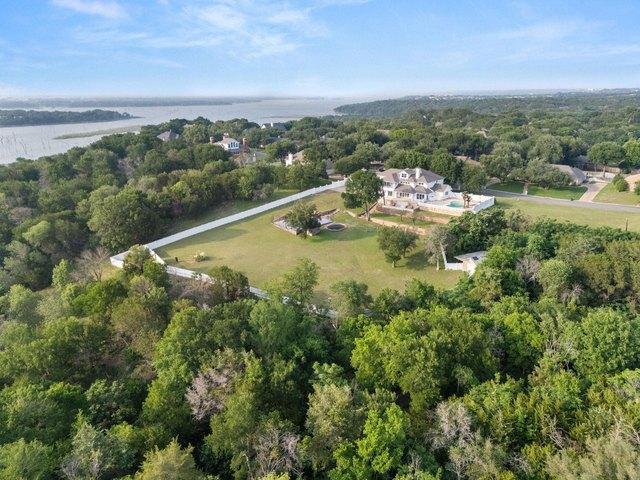 House for sale in Woodway, Texas