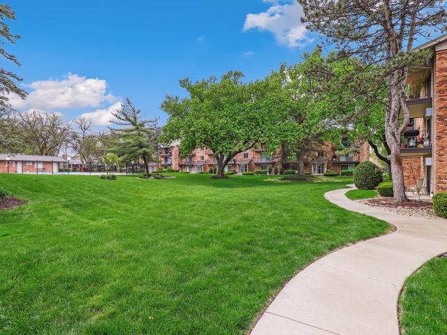 Condo for sale in Crestwood, Illinois