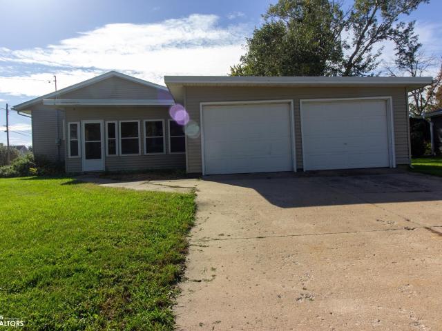 House for sale in Vinton, Benton County