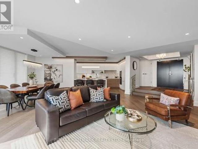 Condo for sale in Toronto—St. Paul's, Toronto