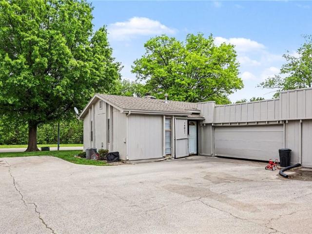 Townhouse for sale in Grandview, Missouri