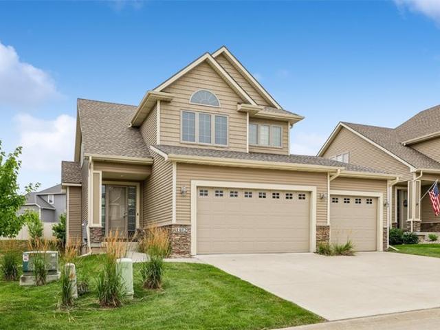 Townhouse for sale in Urbandale, Iowa