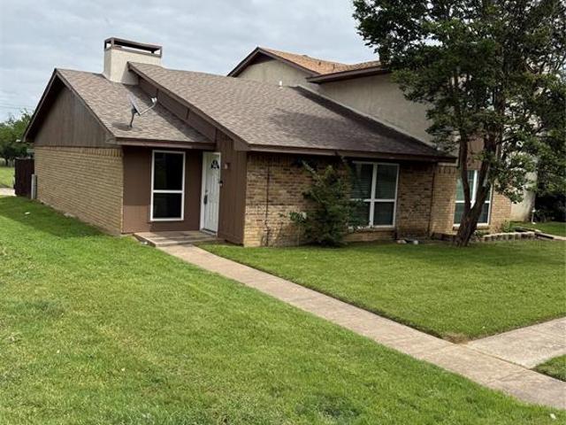 Townhouse for sale in Grand Prairie, Texas