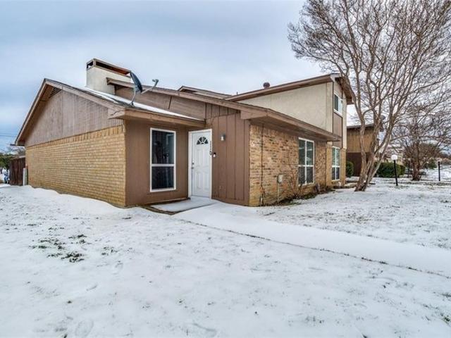 Townhouse for sale in Grand Prairie, Texas