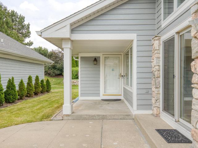 Condo for sale in Waterford Square, New Berlin