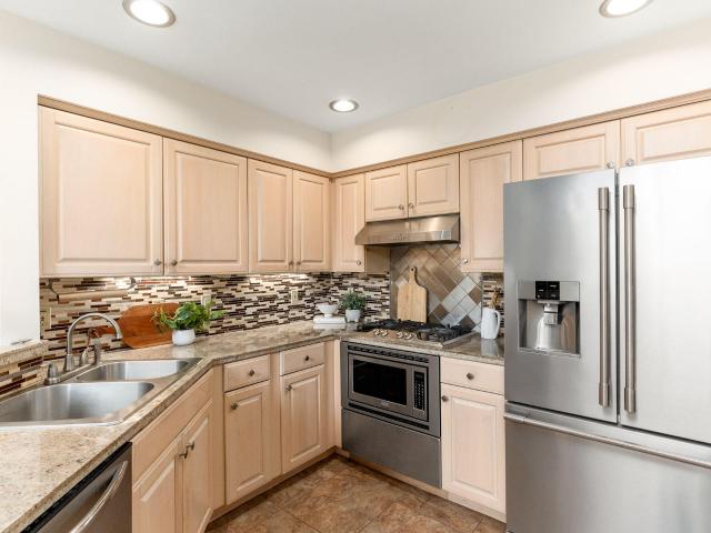 Condo for sale in Waterford Square, New Berlin