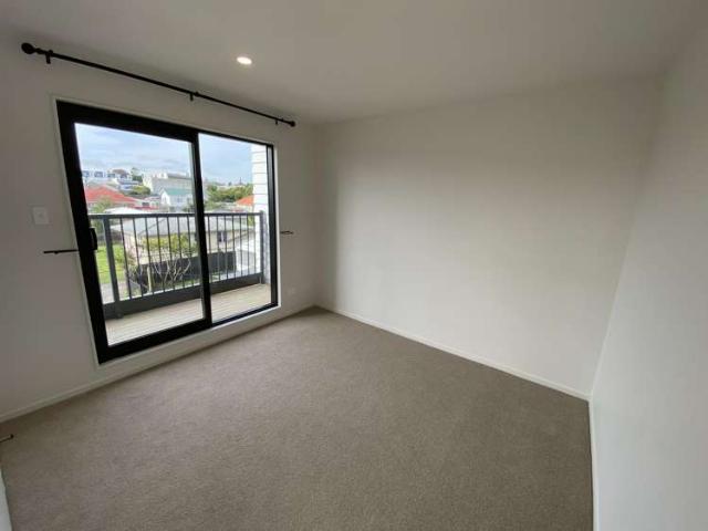 Townhouse for rent in Oratia