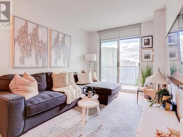 Condo for sale in Mississauga Valleys, Mississauga