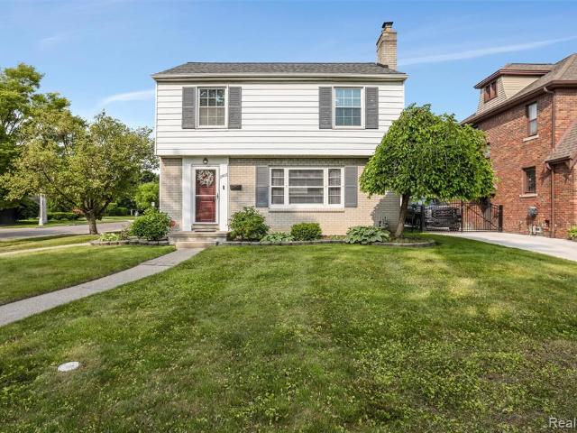 House for sale in Grosse Pointe