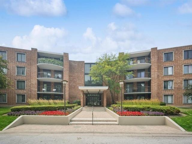 Condo for sale in Arlington Heights, Illinois
