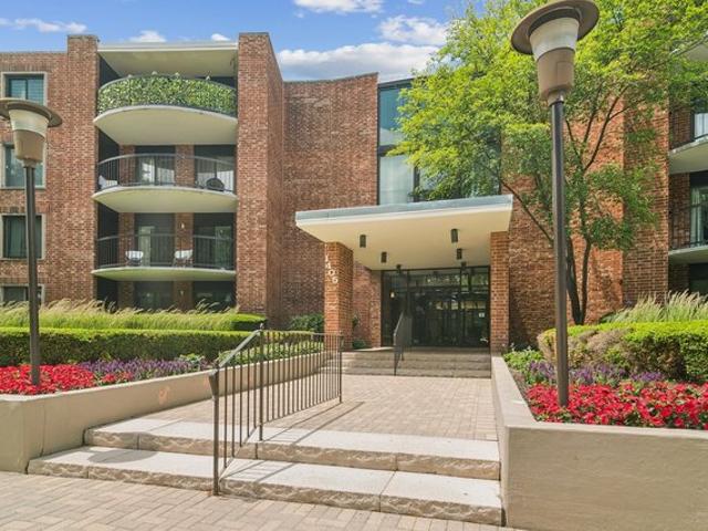 Condo for sale in Arlington Heights, Illinois