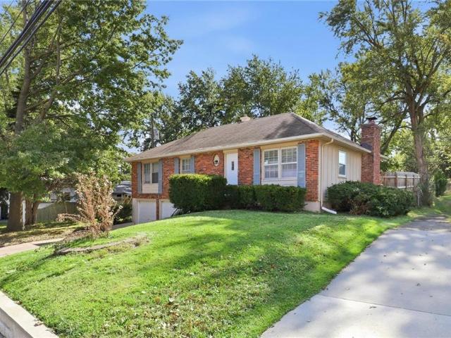 House for sale in Gladstone, Clay County