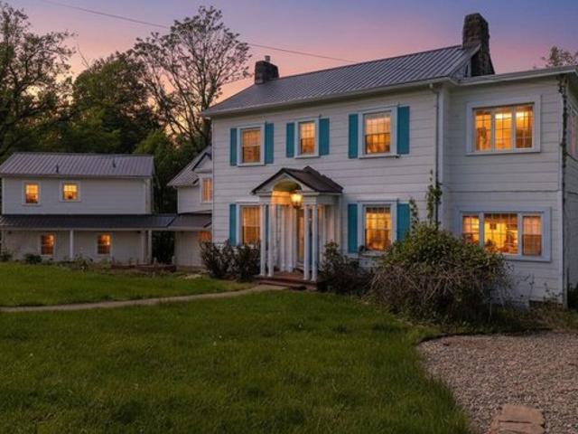 House for sale in Charleston, West Virginia